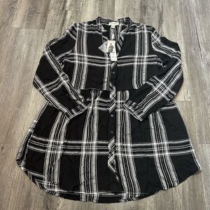 Charlie Paige Black Plaid Tunic Top Size L Long Sleeve Knit Button Up V-Neck